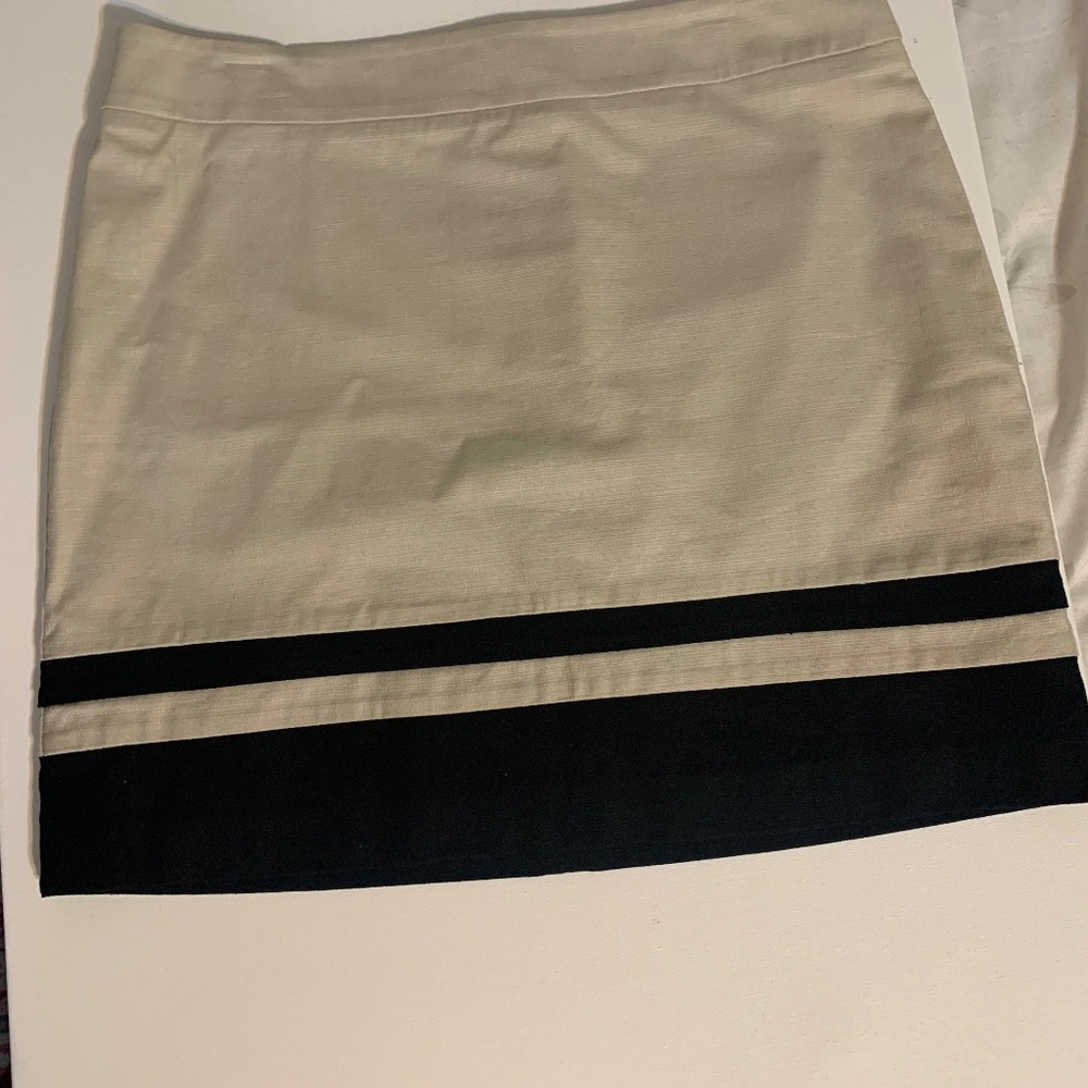 Beige Ann Taylor’s Loft skirt with black trim